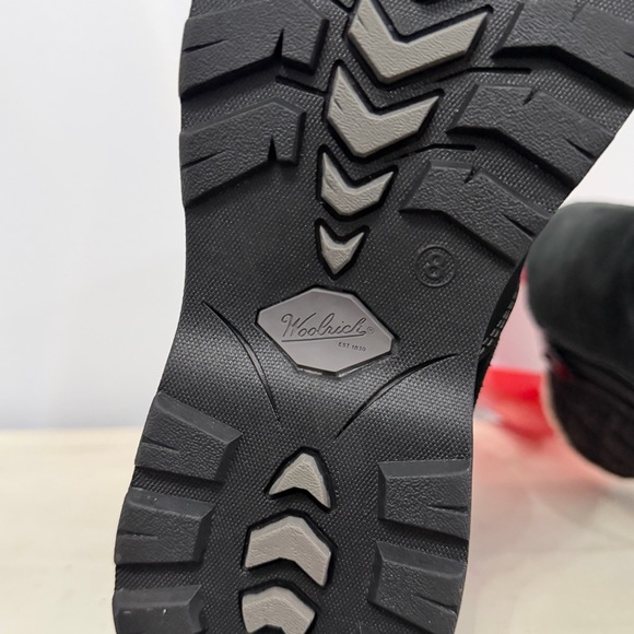 Woolrich Black and Gray Winter Boots size 8 - Picture 9 of 9